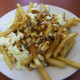 Calvin Trillin isst Poutine